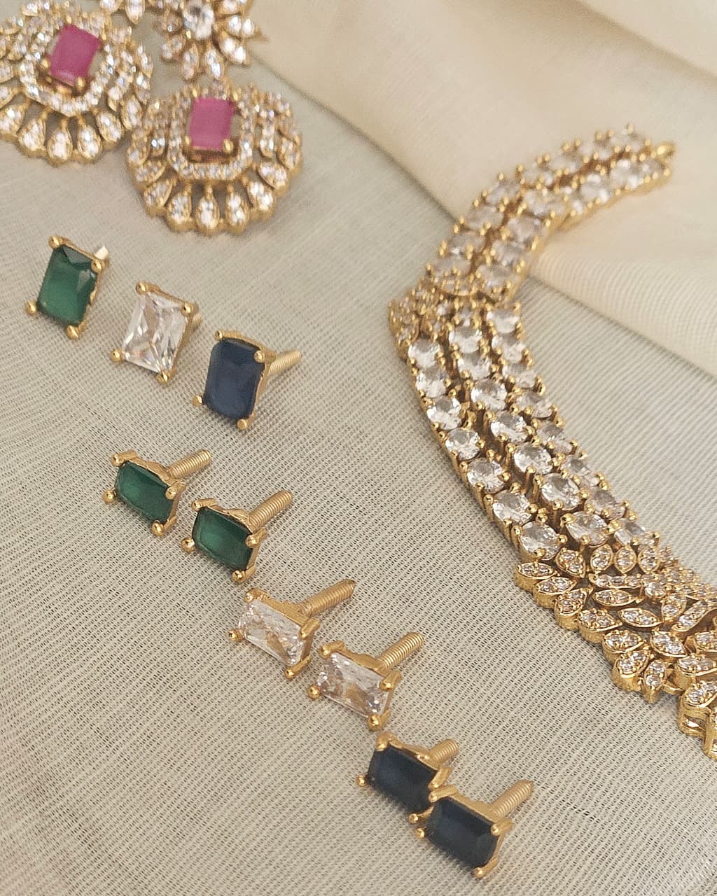 Sharvi Changeable Stone Necklce
